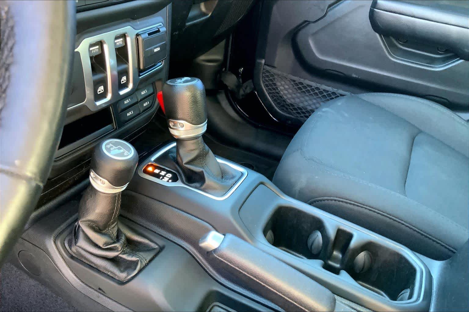 Used 2019 Black Clearcoat Jeep Sport S image 11