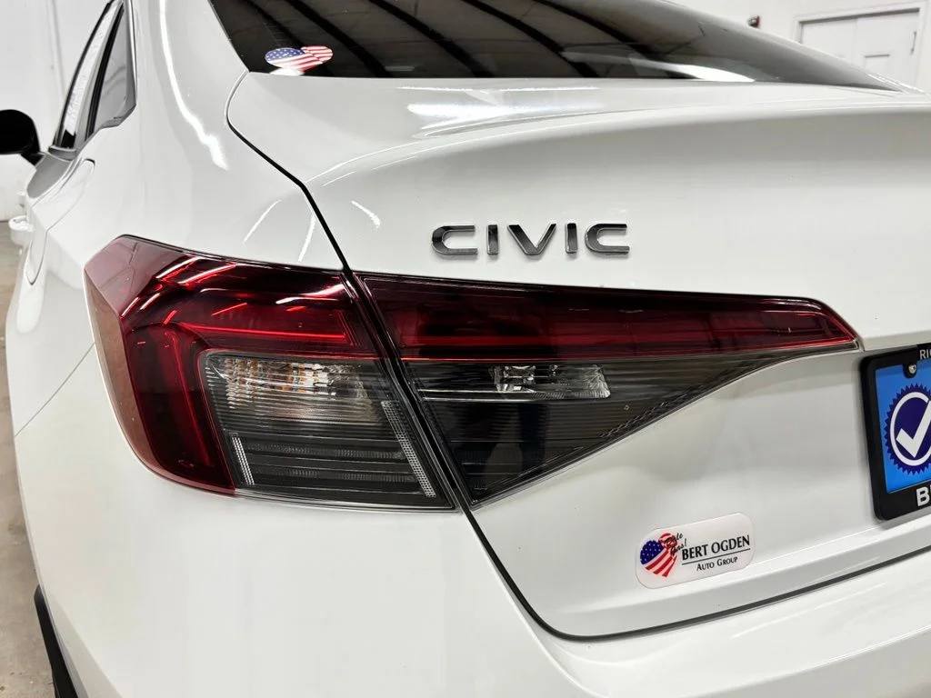 Used 2025 White Honda Sport image 7