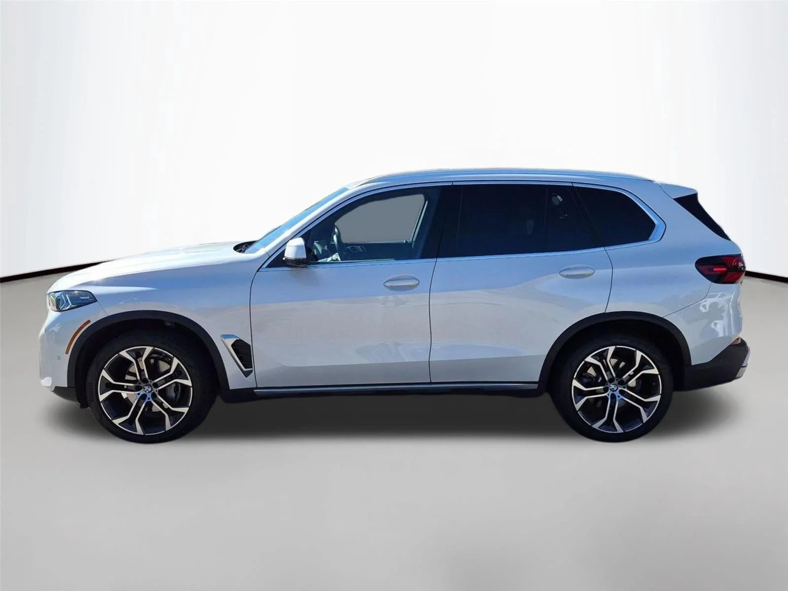 Used 2025 Mineral White Metallic BMW xDrive40i image 2