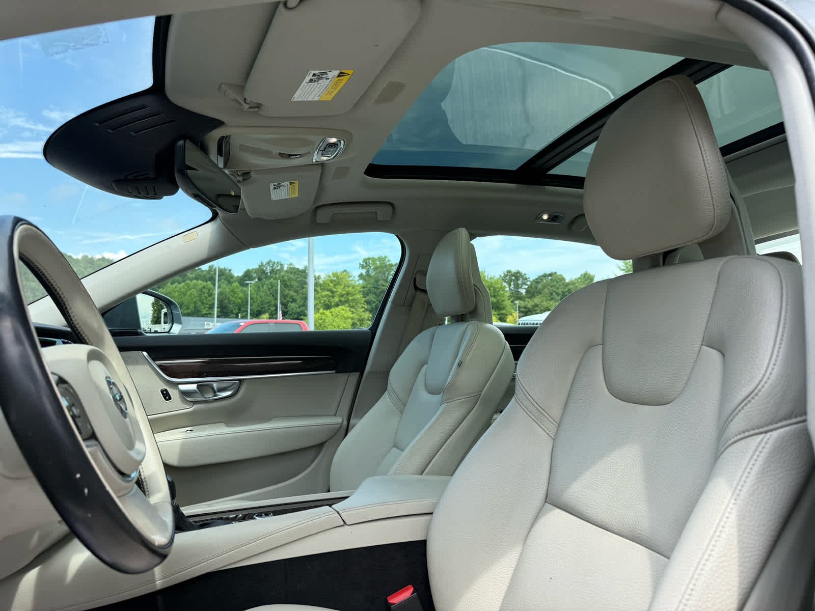 Used 2018 OSMIUM GRAY METALLIC Volvo Momentum image 24
