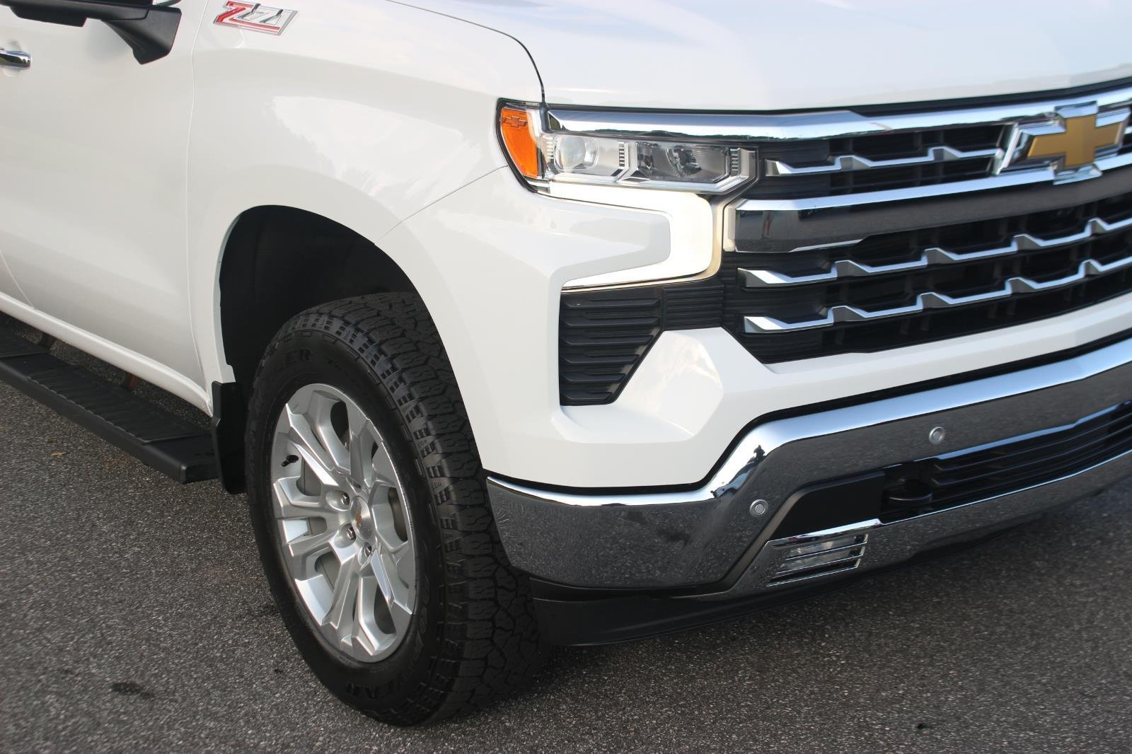 Used 2024 Summit White Chevrolet LTZ image 9