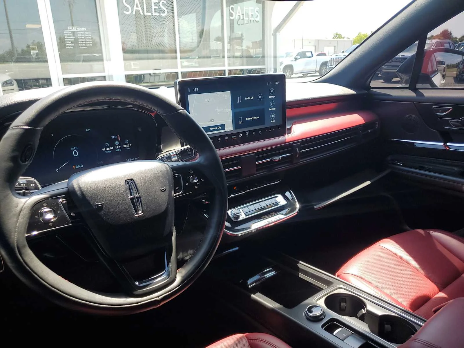 Used 2023 White Lincoln Reserve image 26