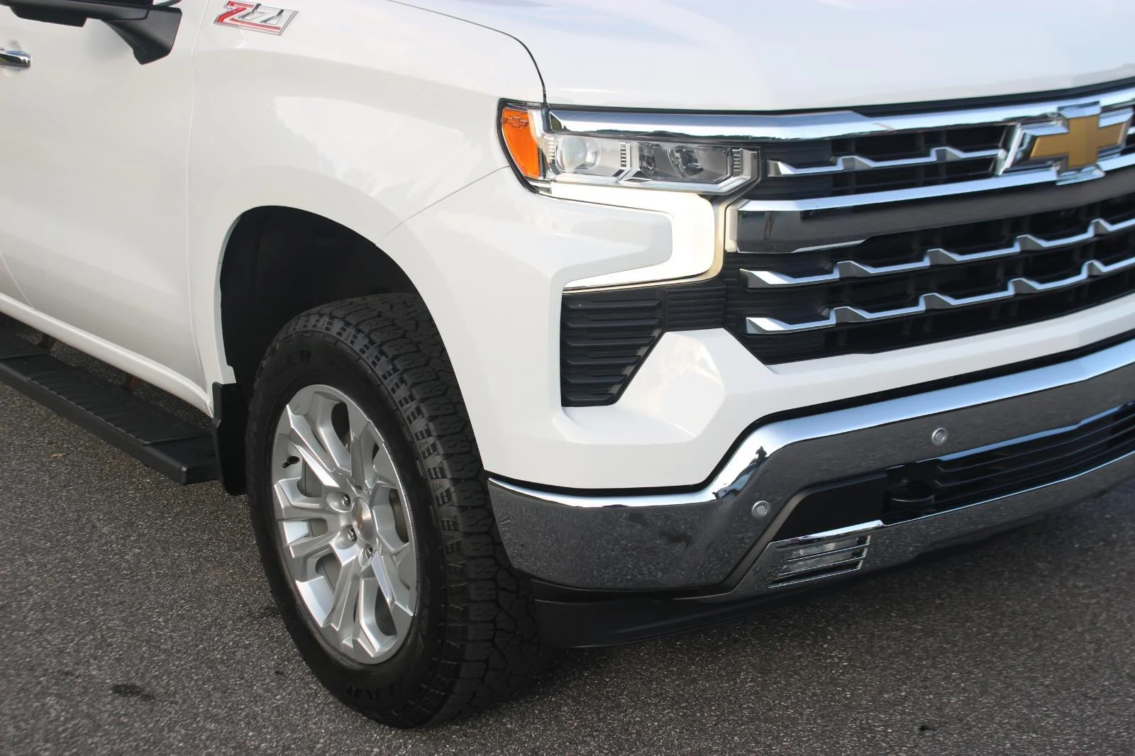 Used 2024 Summit White Chevrolet LTZ image 9