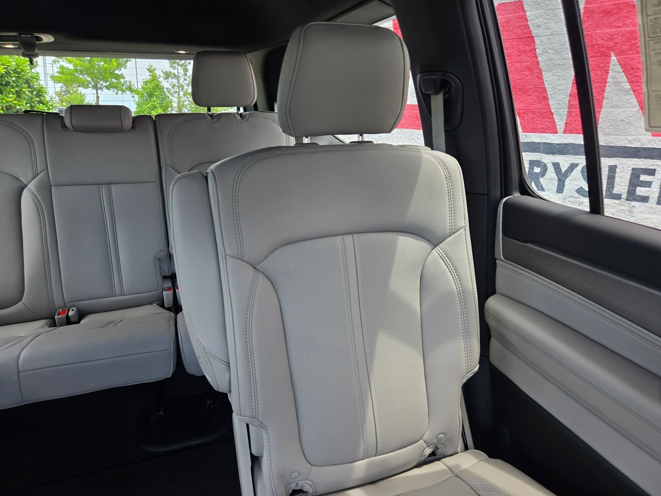 New 2026 Silver-Zynith Exterior Paint Jeep  image 14