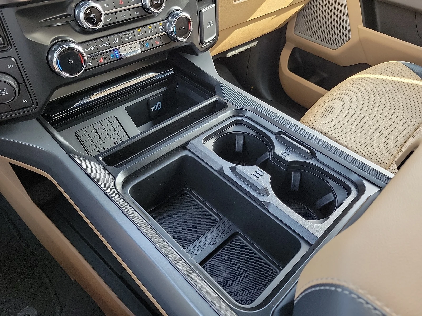 New 2026 Carbonized Gray Metallic Ford F-350&reg; Lariat&reg; image 18