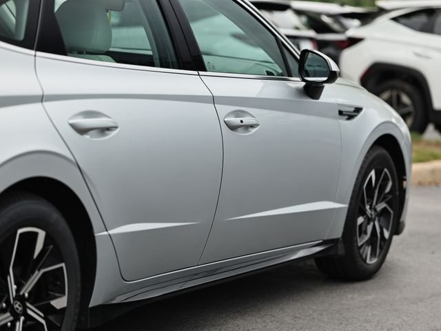 Used 2024 Aero Silver Hyundai SEL image 8