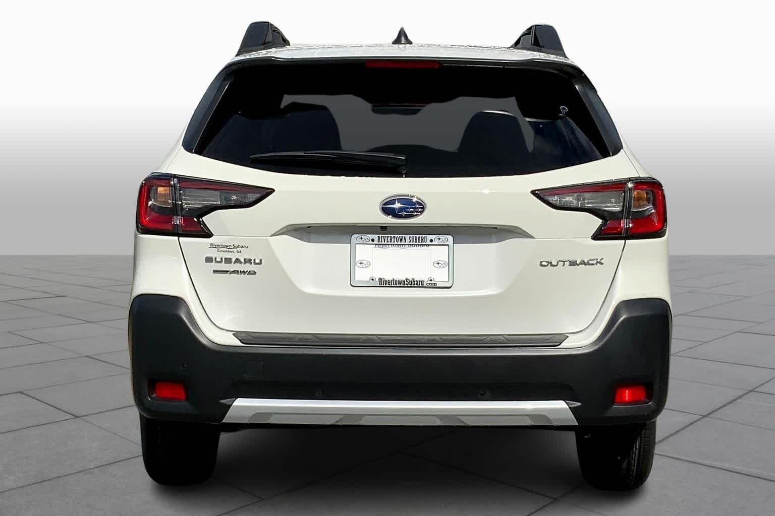 Used 2025 Crystal White Pearl Subaru Limited image 4