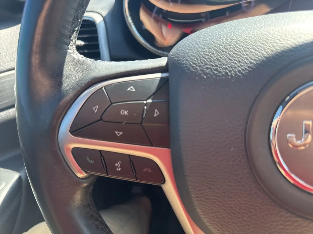 Certified Used 2019 Diamond Black Jeep Altitude image 19