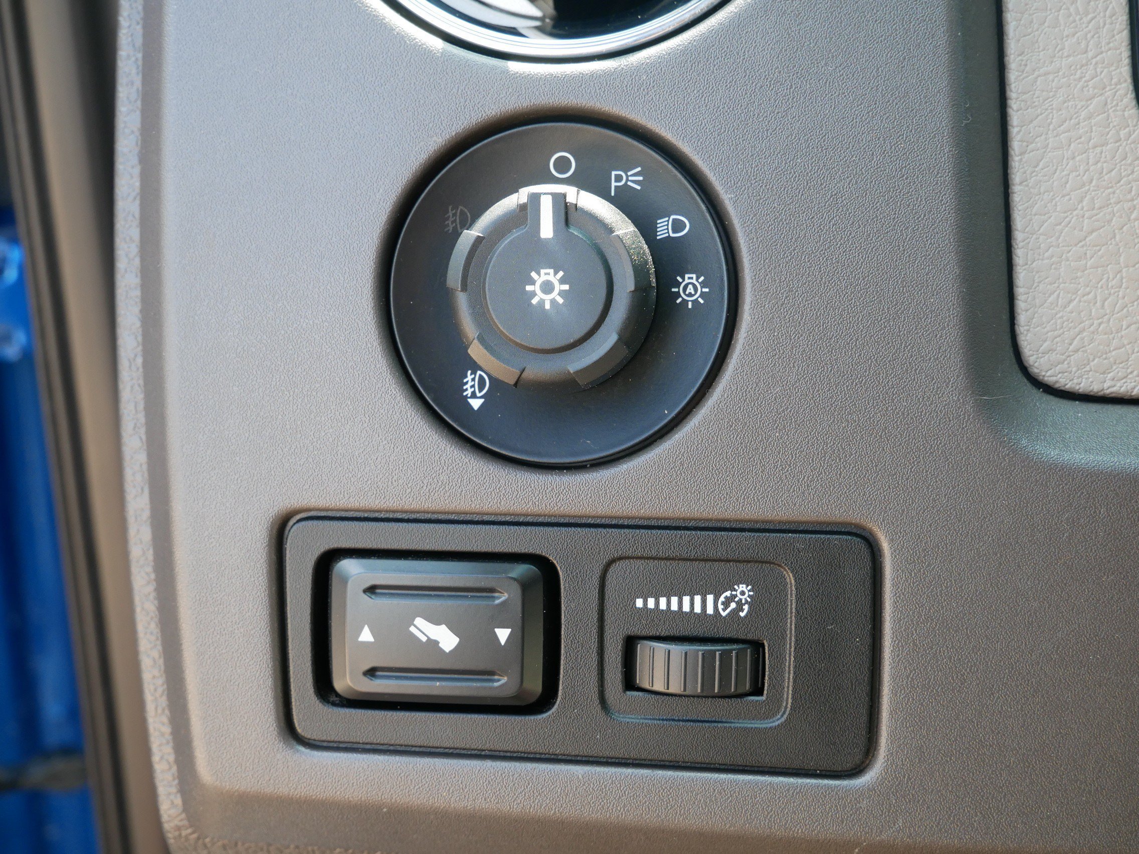 Used 2009 Blue Ford XLT image 19