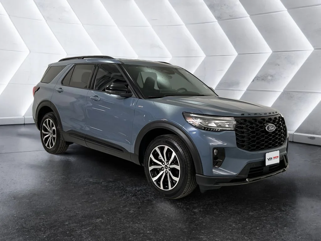 2025 Ford Explorer ST-LINE 4WD (PL535)'s photo