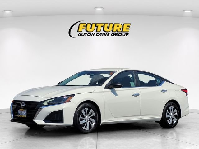 Used 2025 White Nissan 2.5 S image 5