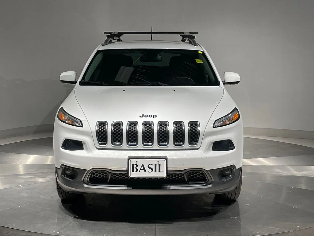 Used 2017 White Jeep Latitude image 9