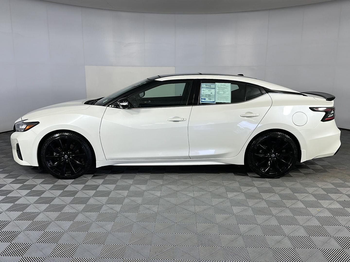 Used 2023 Pearl White Tricoat Nissan SR image 7