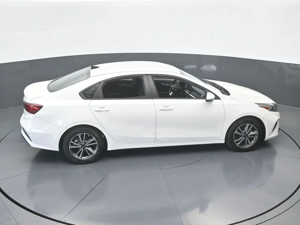 Used 2023 Snow White Pearl Kia LXS image 45