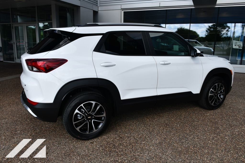 New 2026 Summit White Chevrolet LT image 8