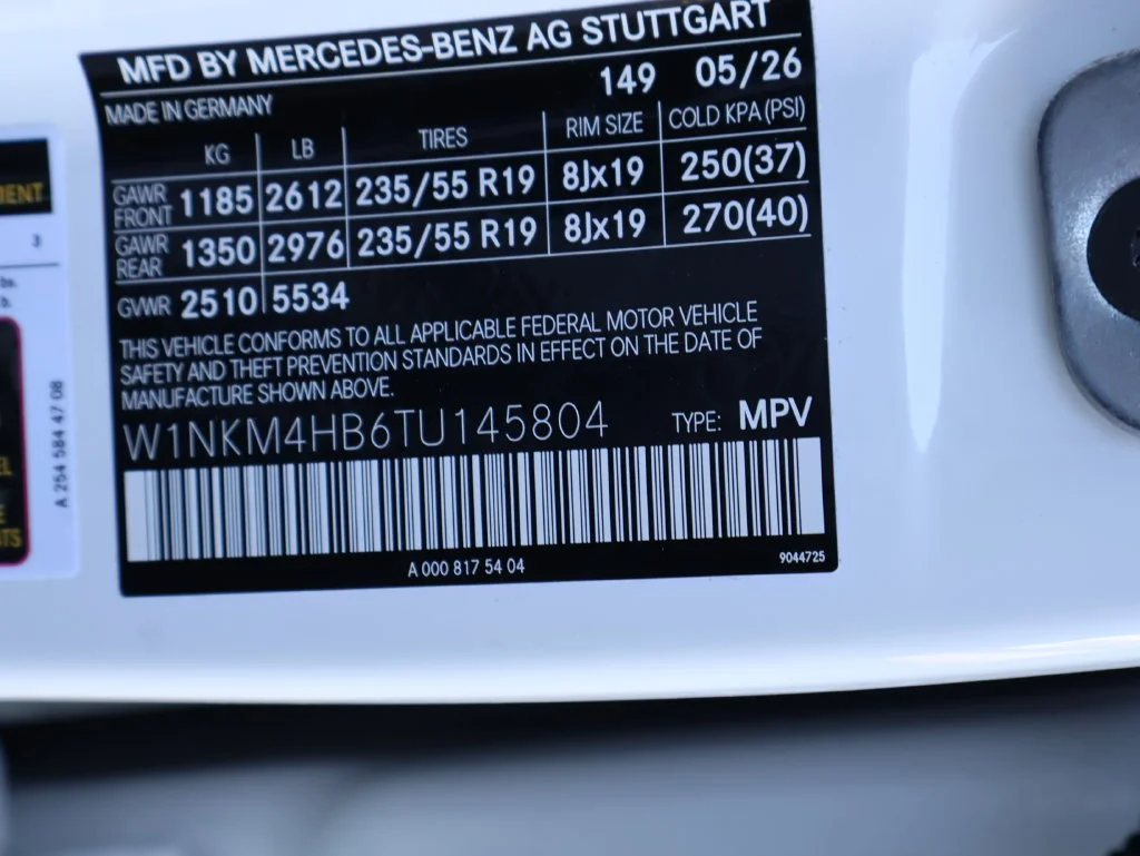 New 2026 Polar White Mercedes-Benz GLC 300 image 43
