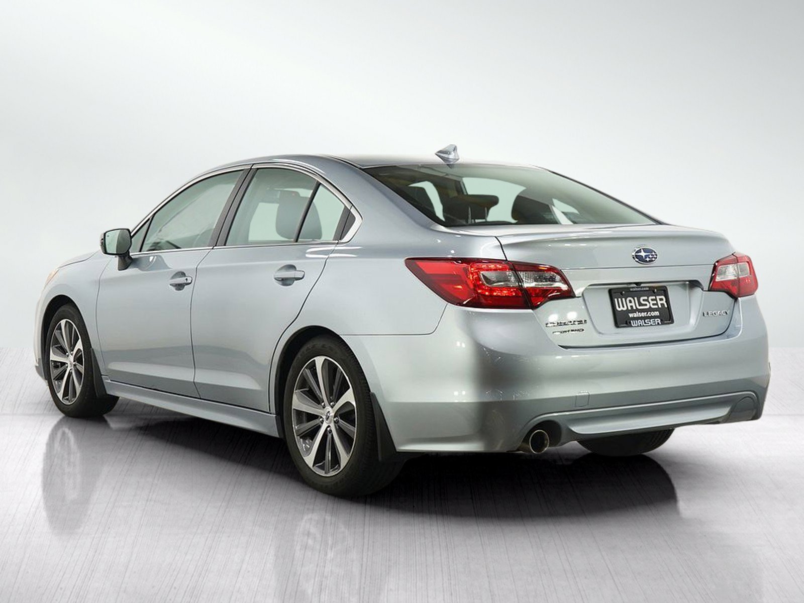 Used 2016 Ice Silver Metallic Subaru 2.5i image 3