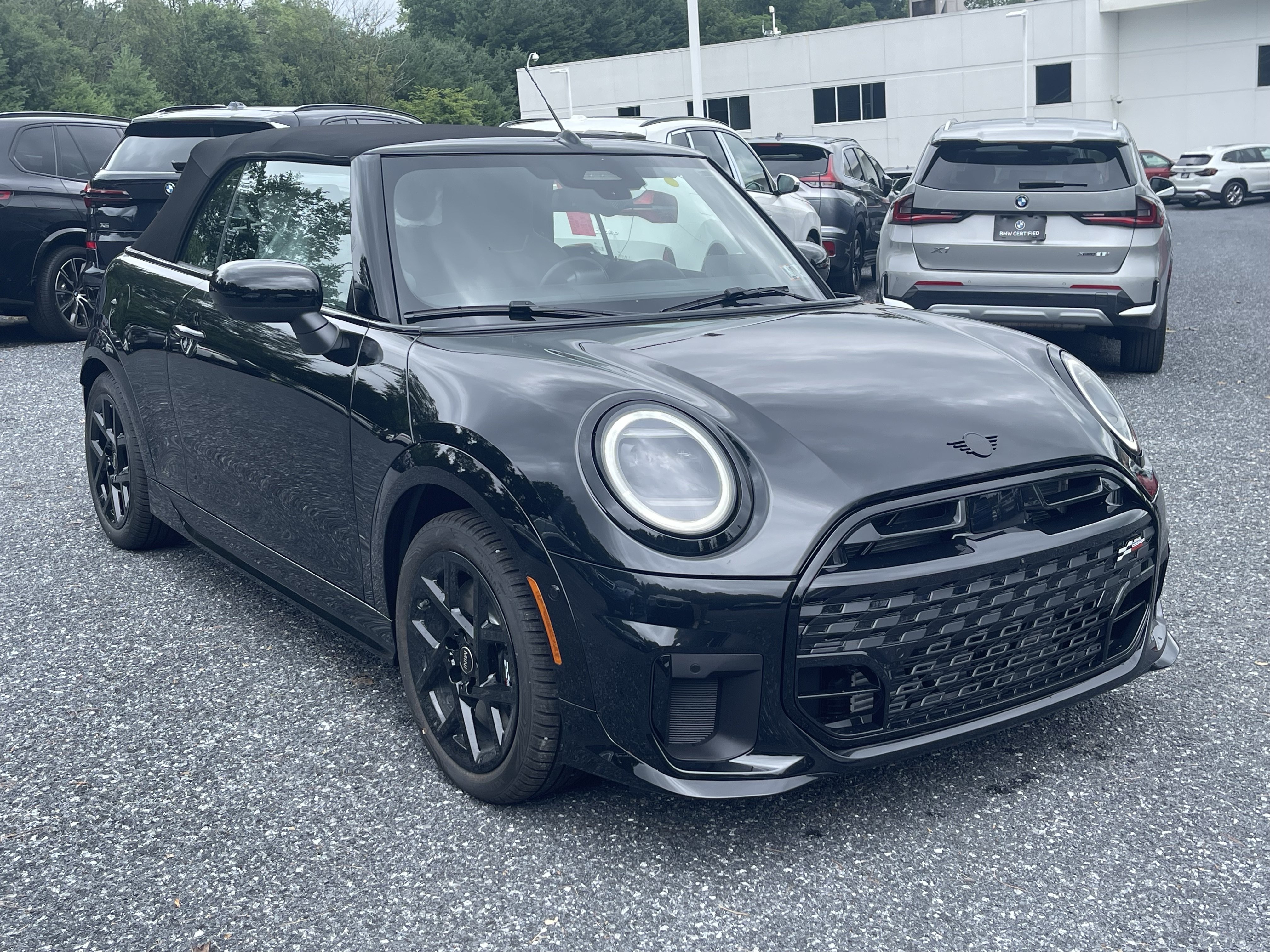 New 2026 Midnight Black II Metallic MINI Iconic image 9
