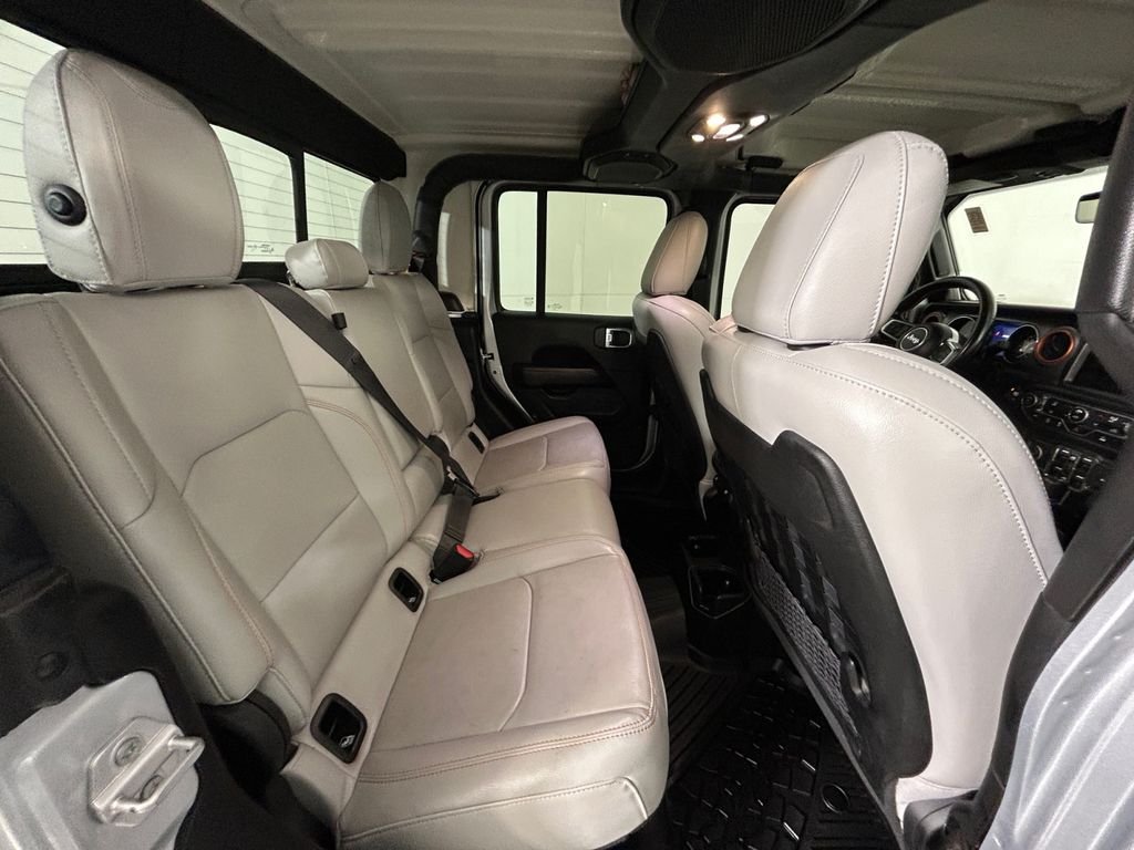 Used 2022 Silver Jeep Mojave image 17