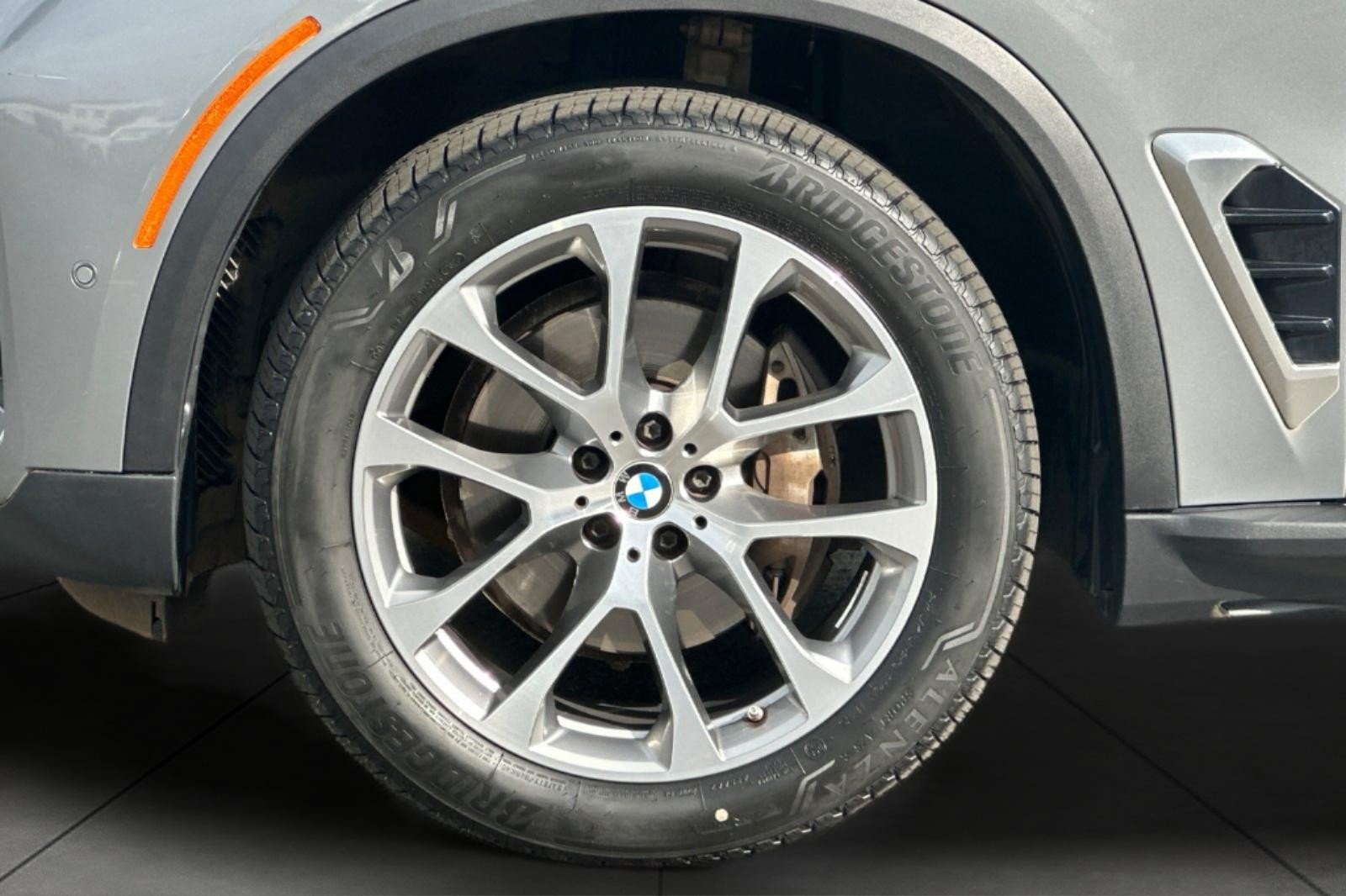 Used 2024 Skyscraper Grey Metallic BMW xDrive40i image 26