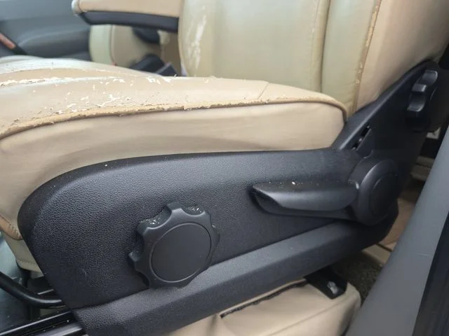 Used 2016  Mercedes-Benz Base image 26