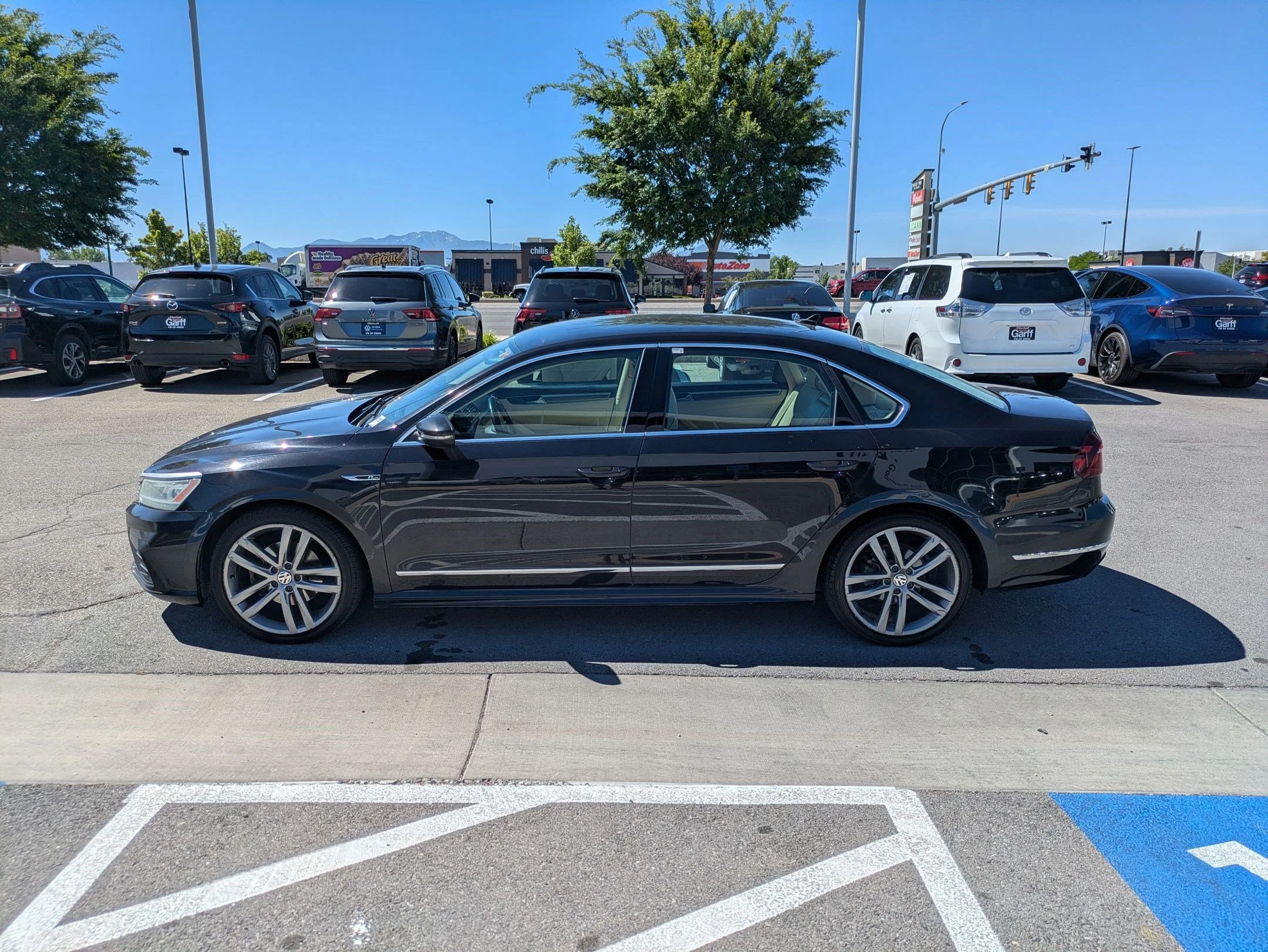 Used 2017 Deep Black Pearl Volkswagen R-Line w/Comfort Pkg image 6