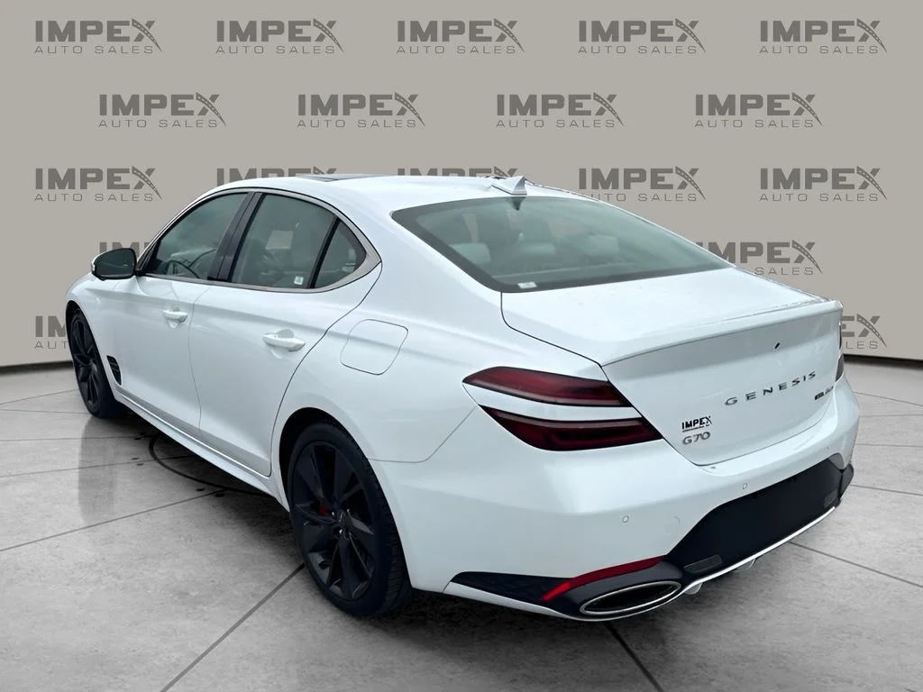 Used 2023 White Genesis 3.3T image 2