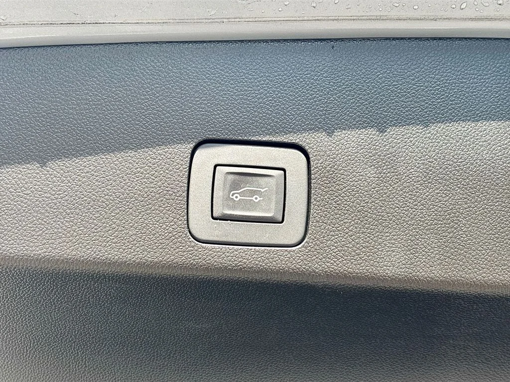 Used 2025 Gray Metallic Buick Avenir image 15