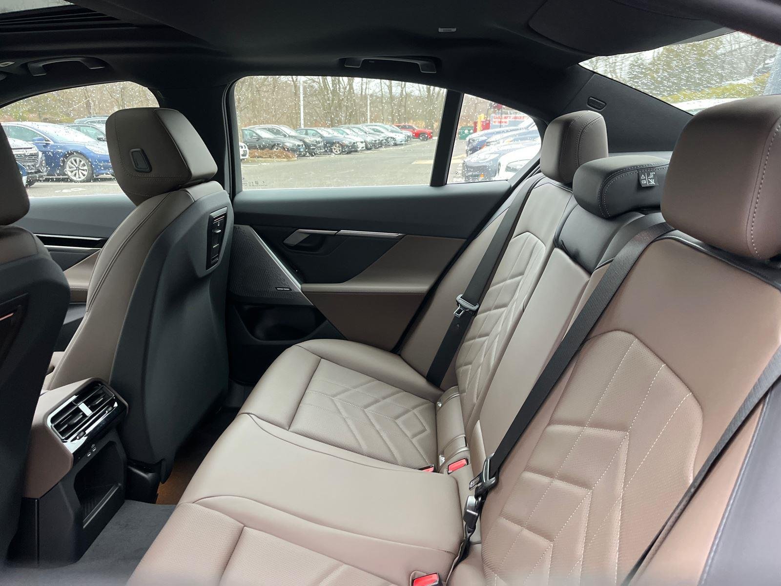 2025 BMW 5 Series 530i - Photo 21