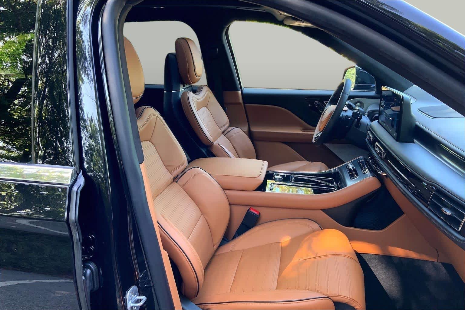 Pre-Owned 2025 Lincoln Aviator Black Label