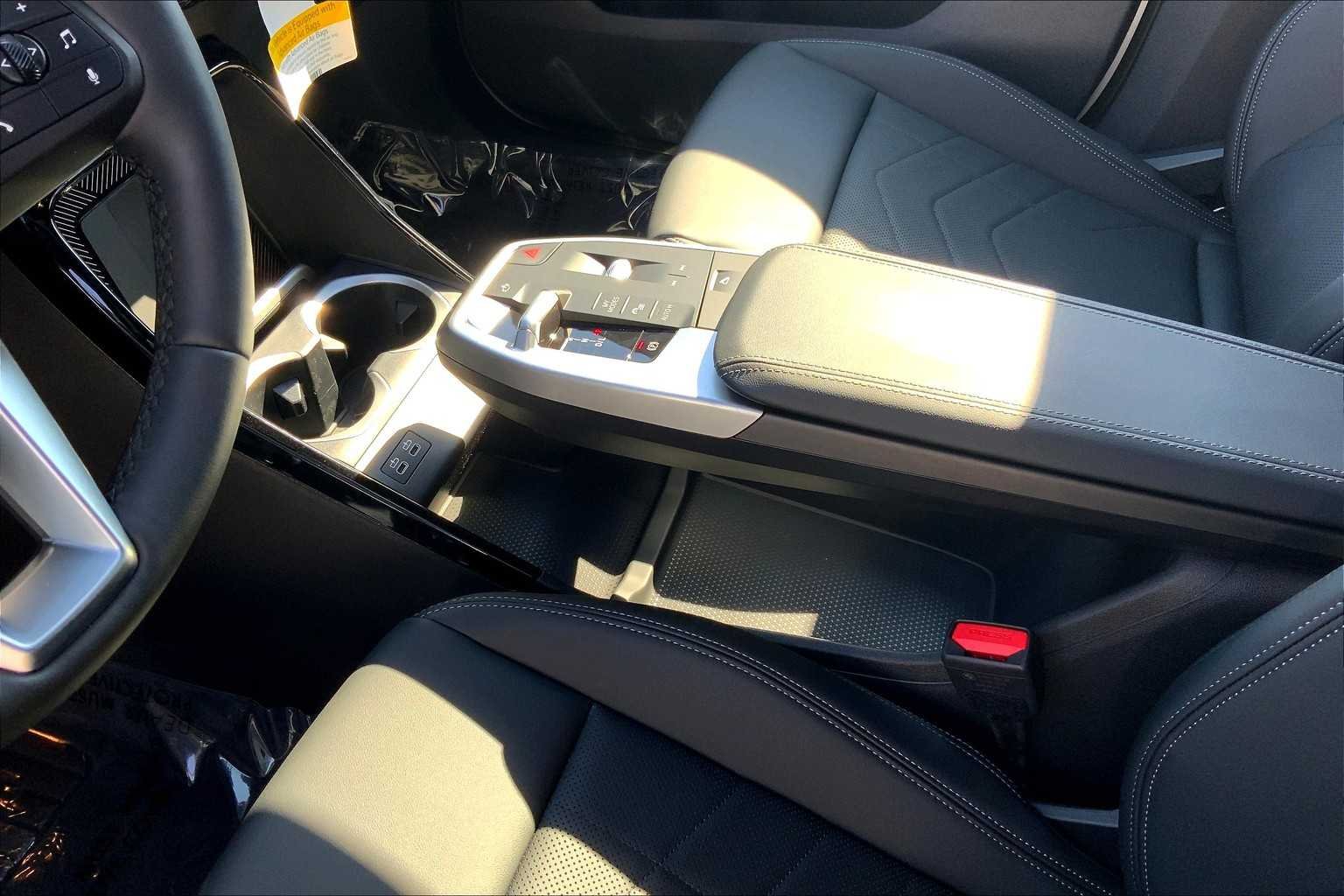 New 2025 Alpine White BMW xDrive28i image 6