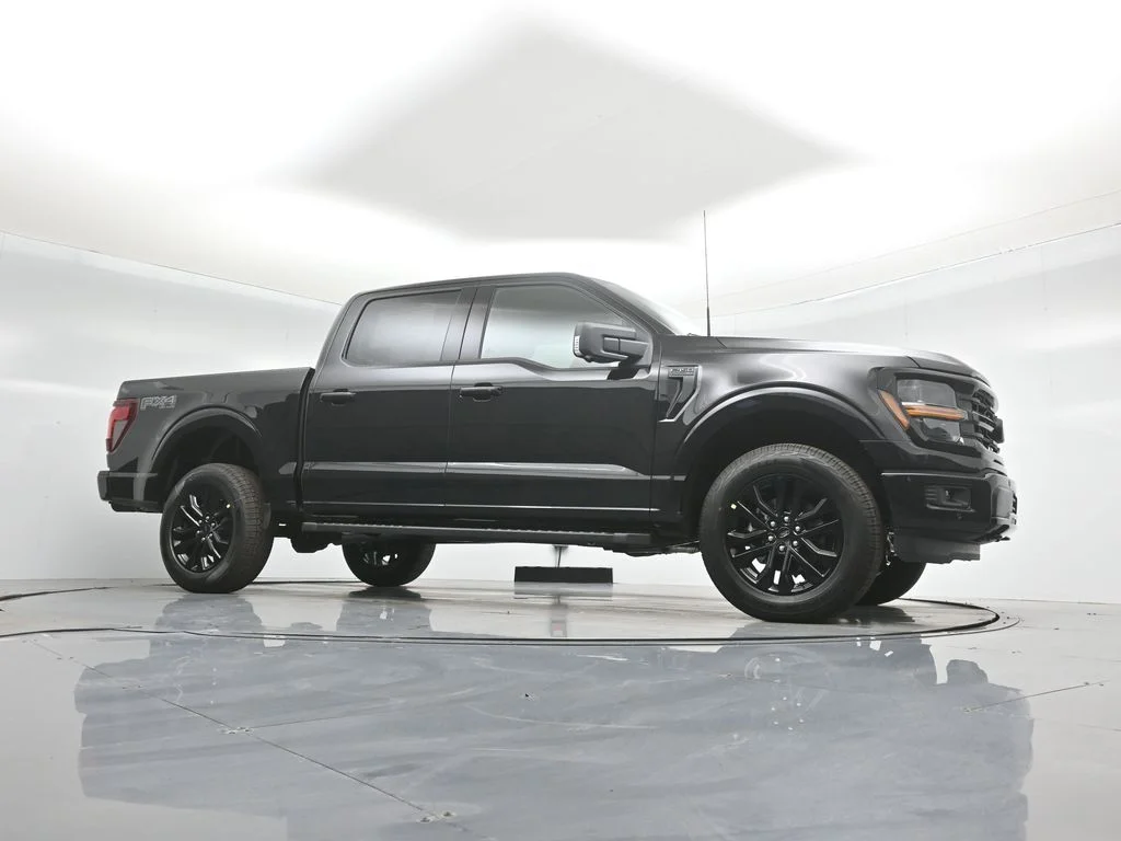 New 2026 Agate Black Metallic Ford XLT image 3