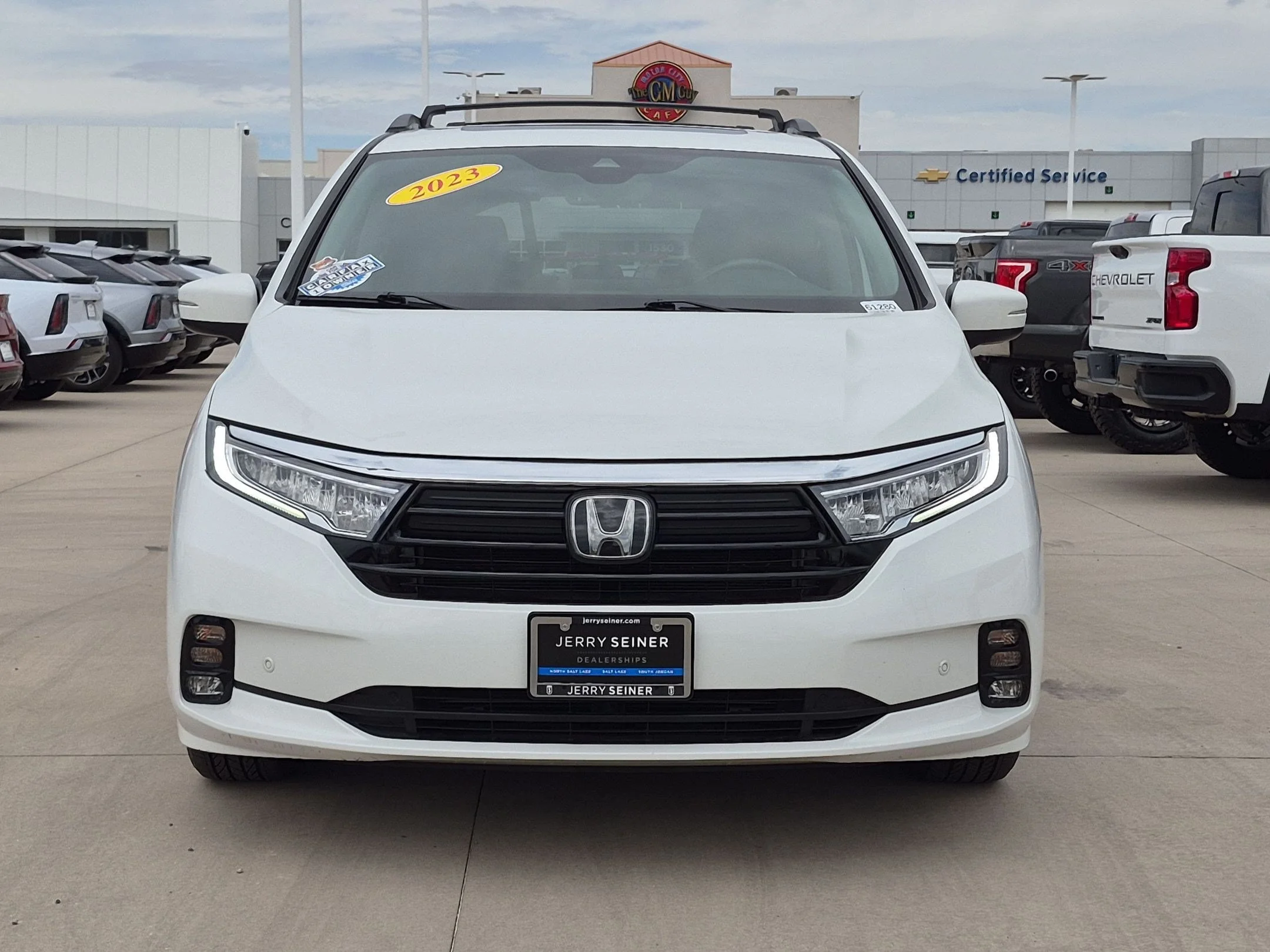 Used 2023 Platinum White Pearl Honda Touring image 9