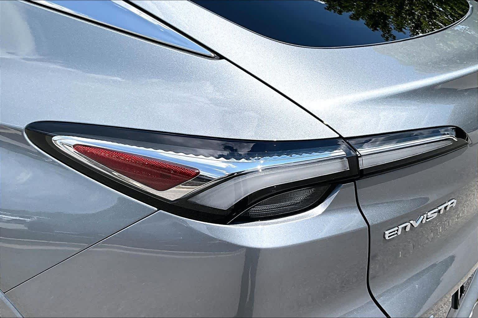 Used 2025 Moonstone Gray Metallic Buick Avenir image 29