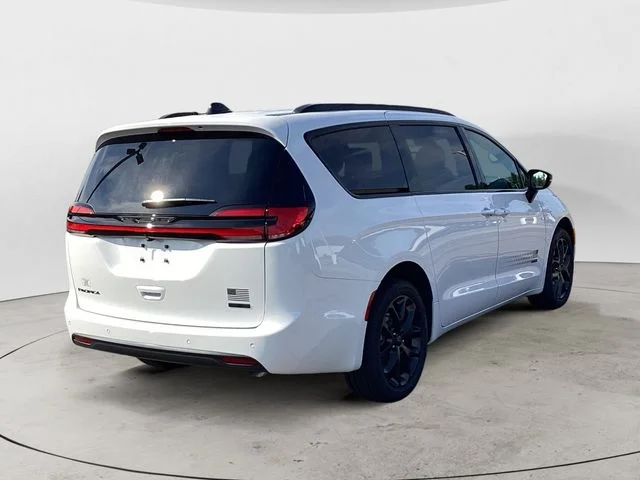 New 2027 Bright White Clearcoat Chrysler SELECT AWD image 6