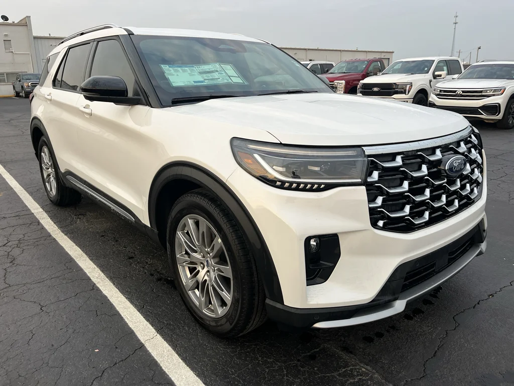 New 2026 Star White Metallic Tri-Coat Ford Platinum™ image 3