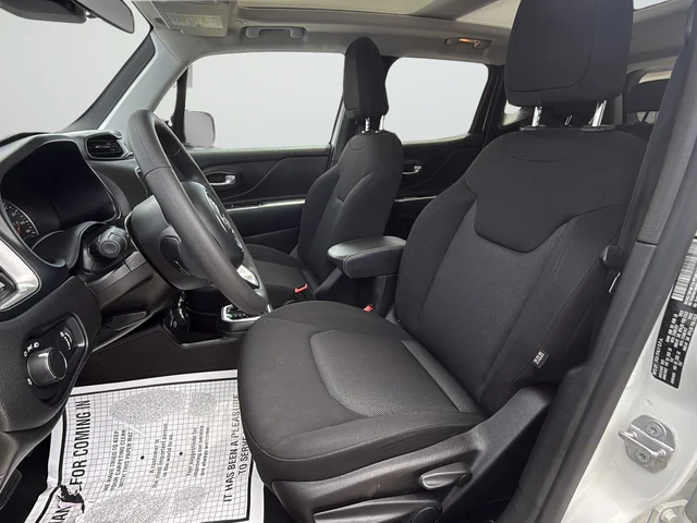 Used 2023 White Jeep Latitude image 12
