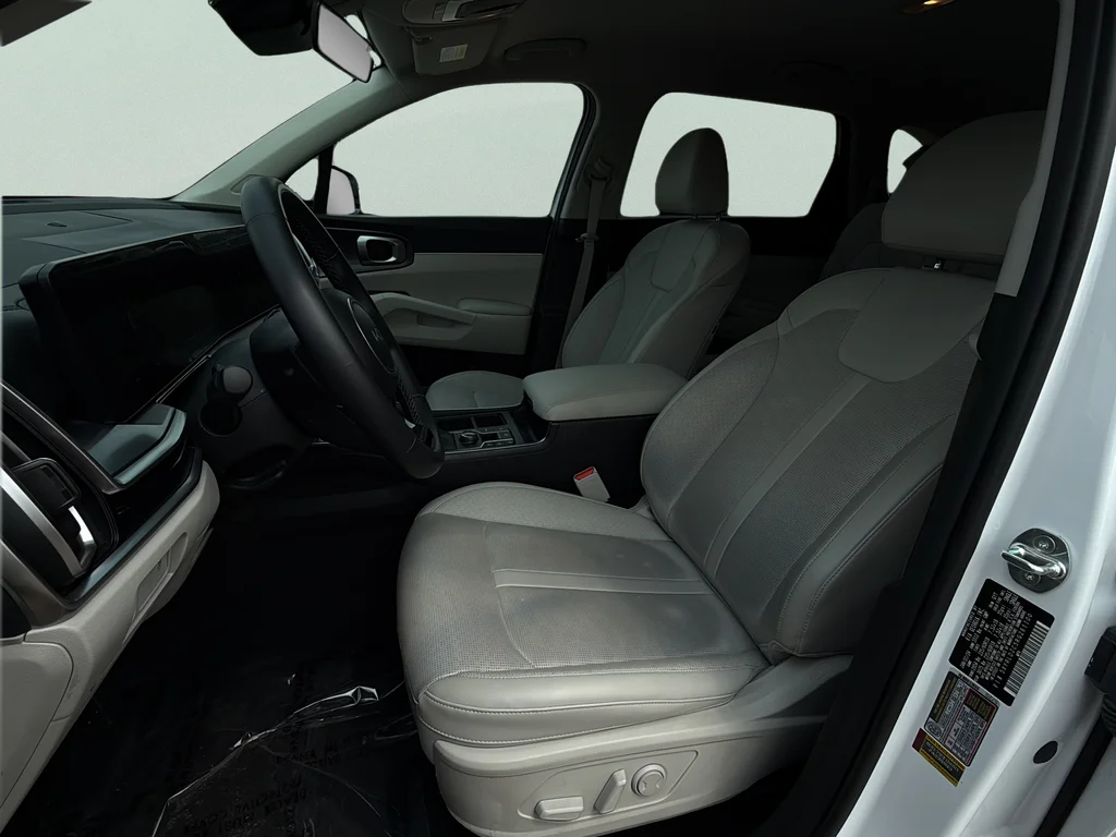 Used 2024 Glacial White Pearl Kia S image 26