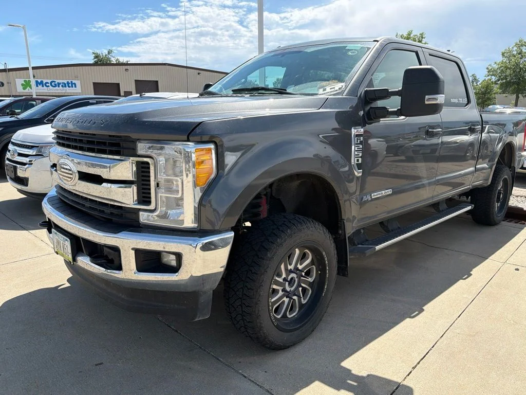 Used 2017 Gray Ford XLT image 2