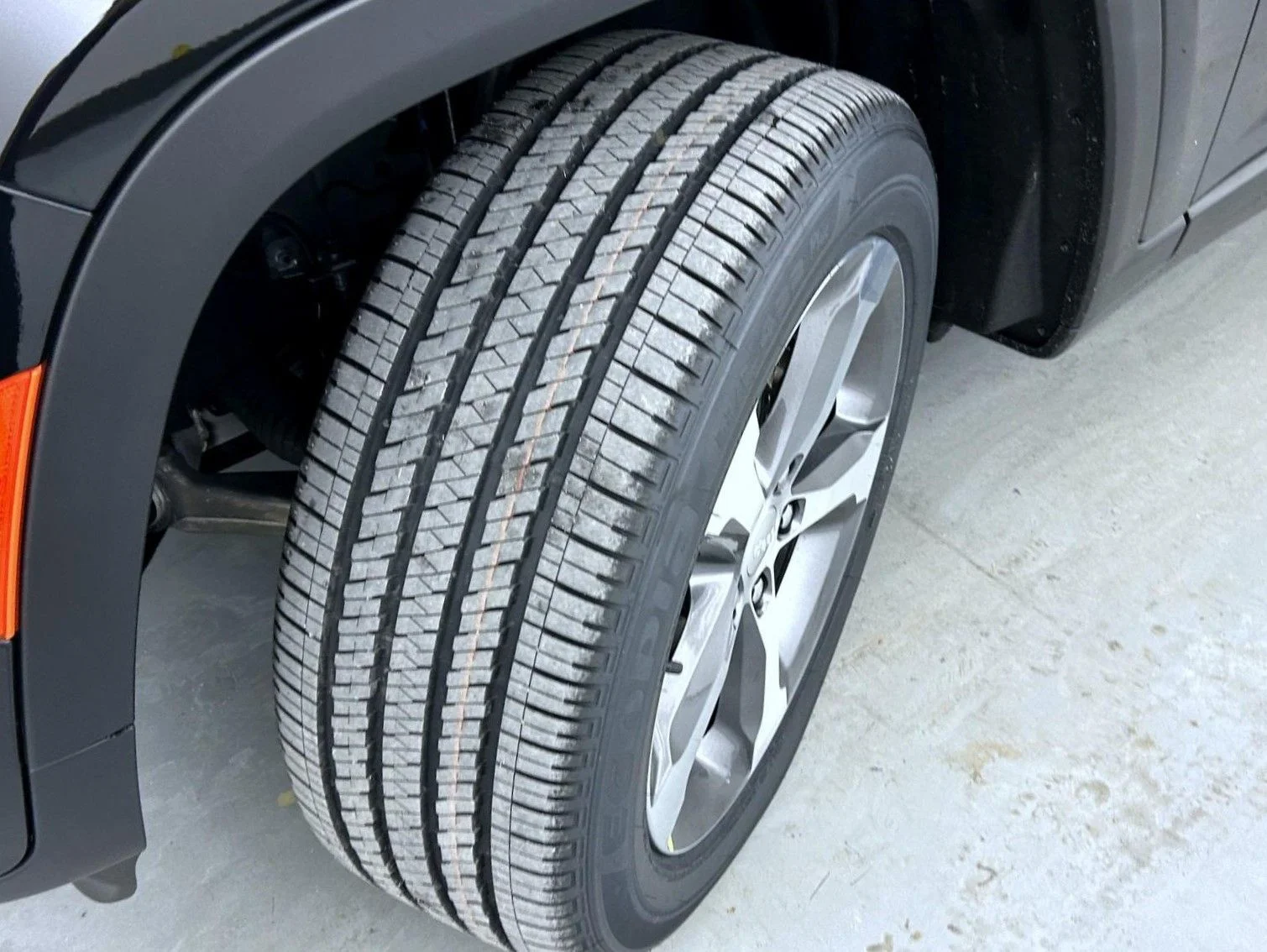 New 2026 Diamond Black Crystal Pearlcoat Jeep Limited image 25