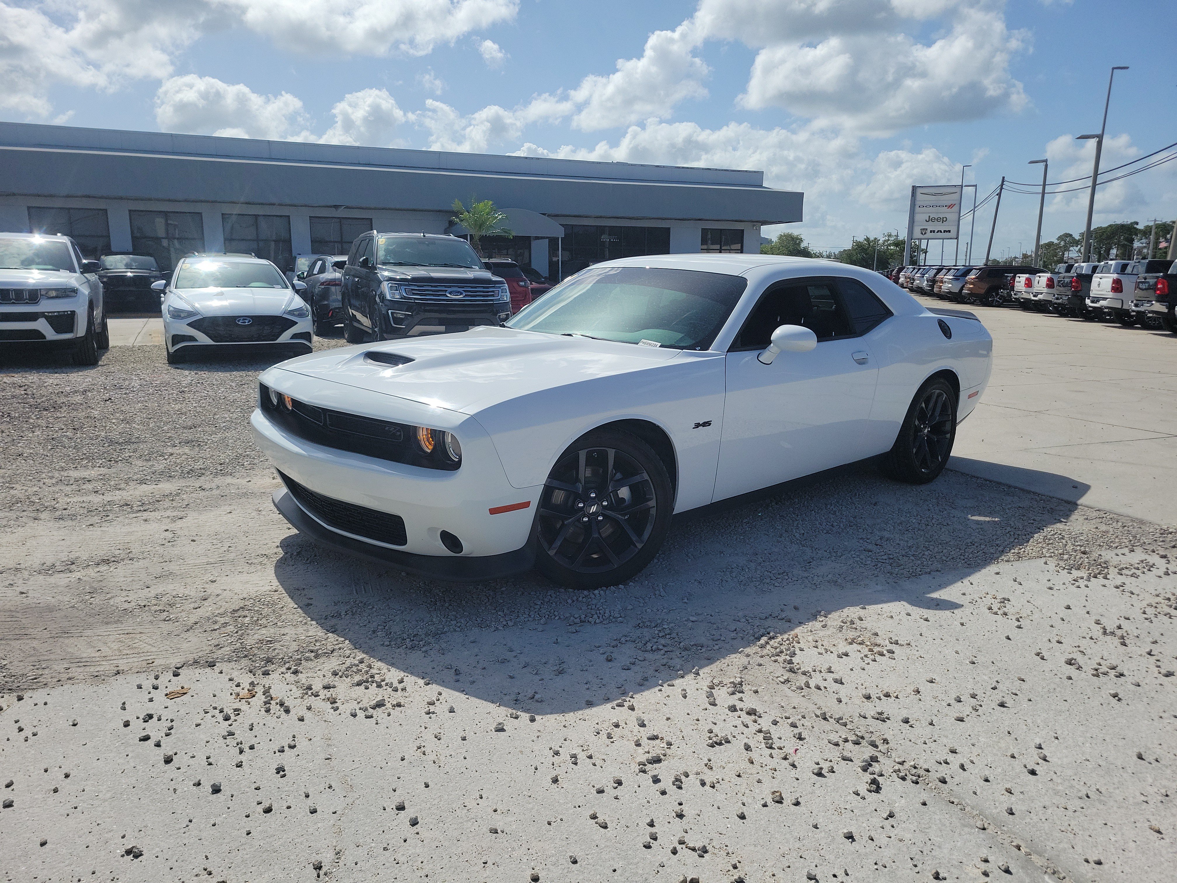 Used 2023 White Knuckle Clearcoat Dodge R/T image 2