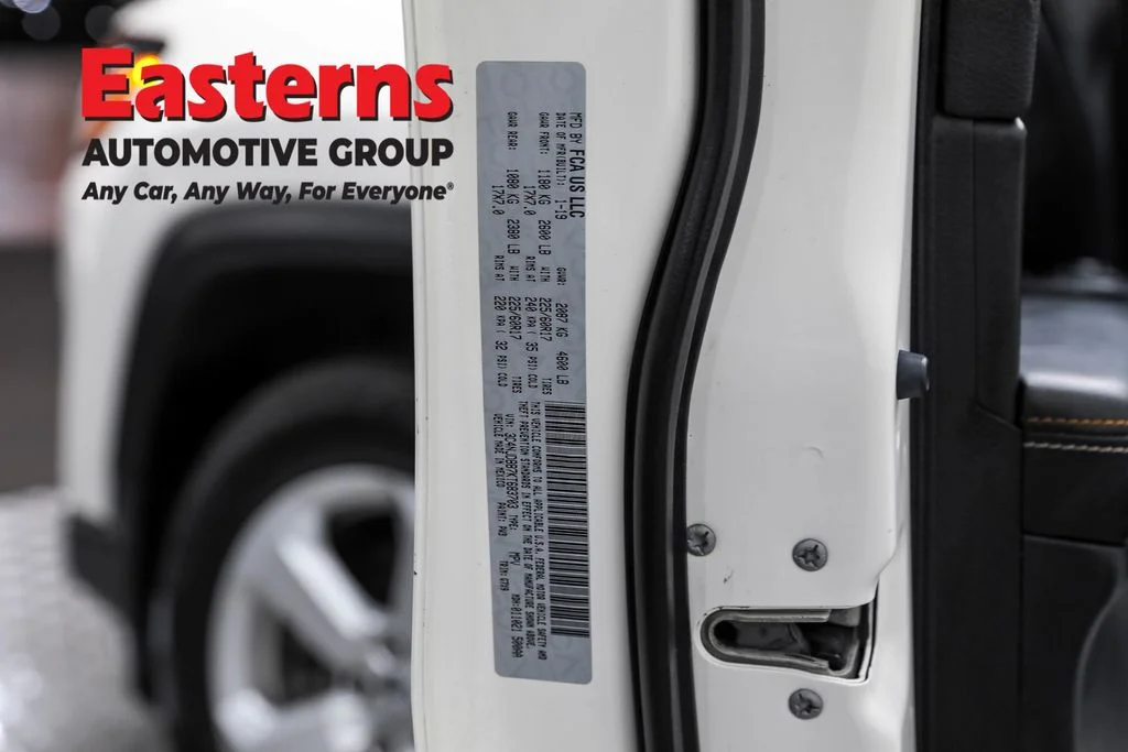 Used 2019 White Jeep Latitude image 35