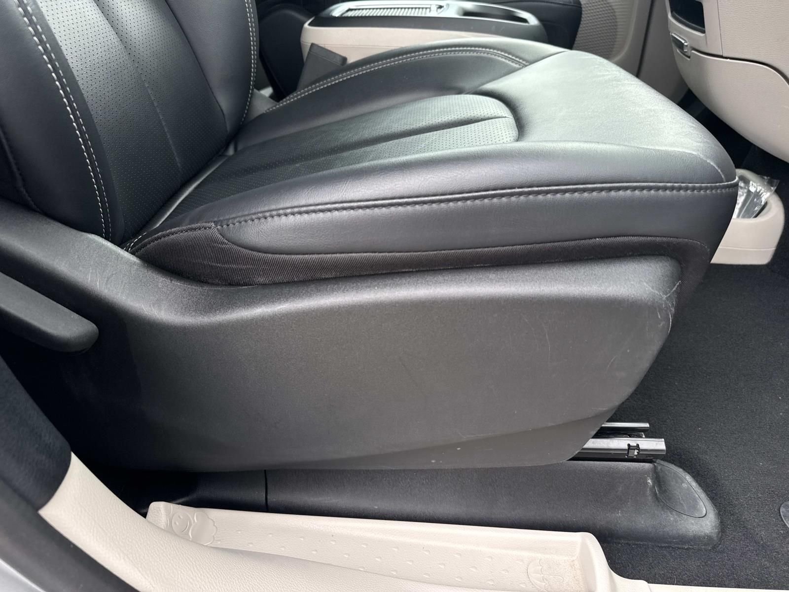 Used 2024 Silver Chrysler Touring L image 14