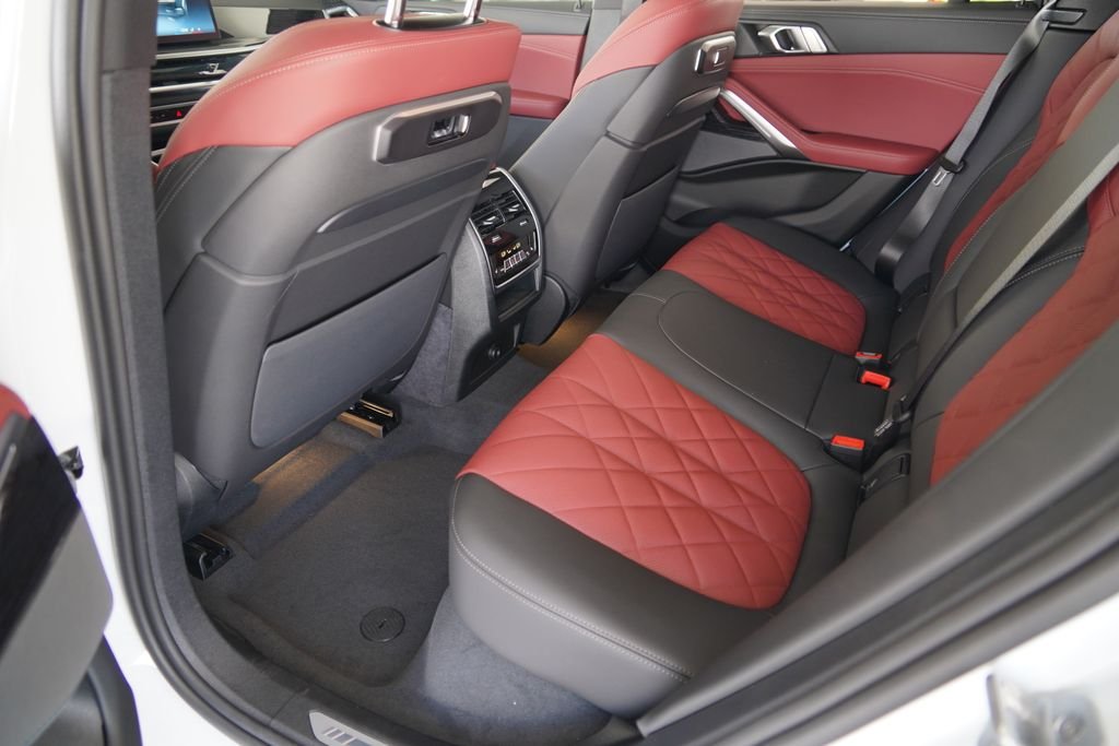 New 2027 Mineral White Metallic BMW xDrive40i image 19