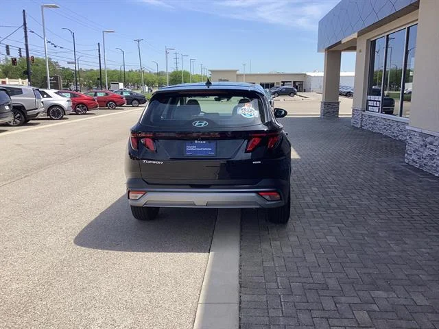 Certified Used 2026 Phantom Black Pearl Hyundai SE image 5