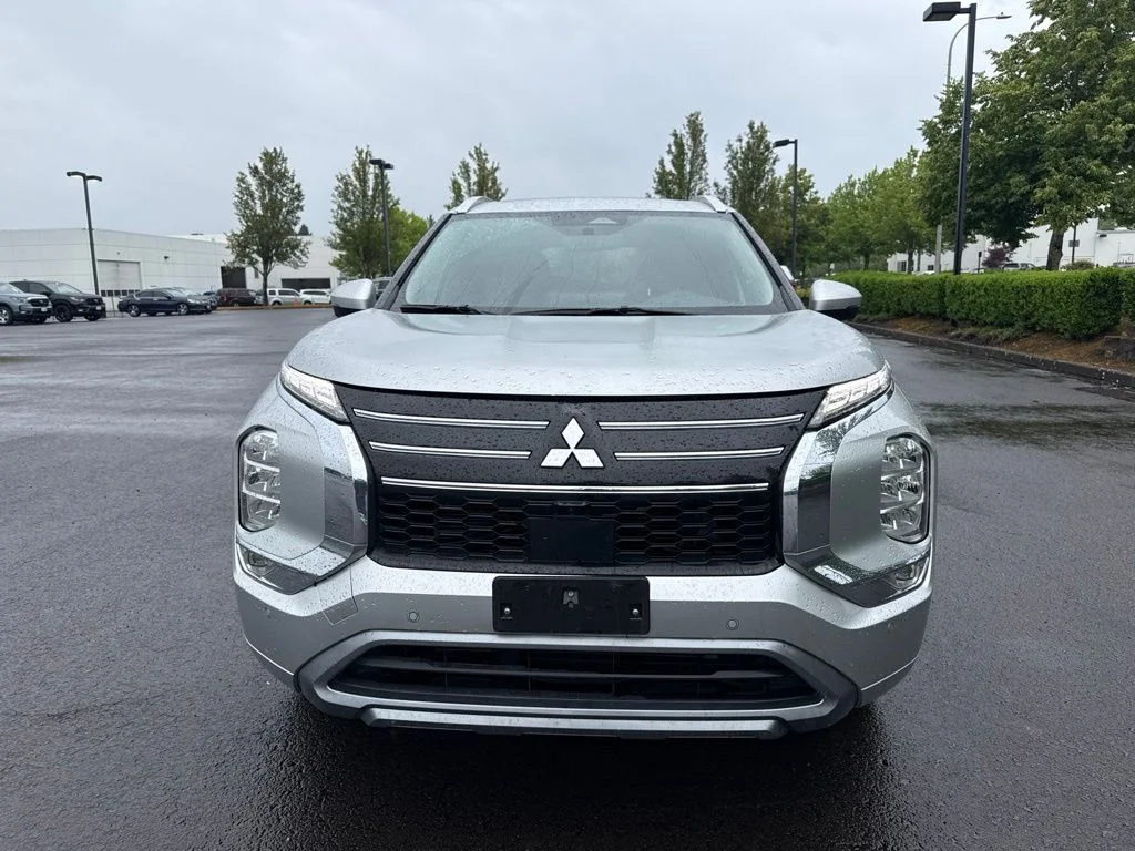 Used 2025 Alloy Silver Metallic Mitsubishi SEL image 2