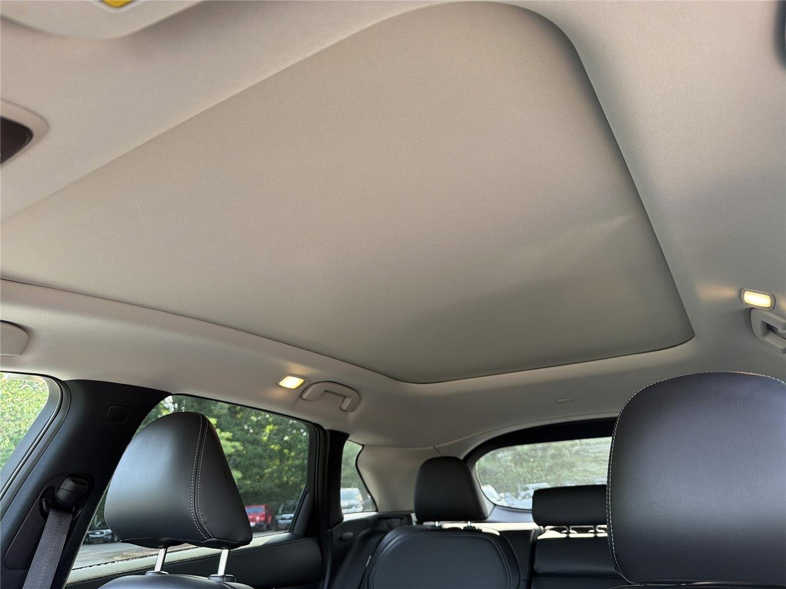 Used 2024 Radiant White INFINITI LUXE image 11
