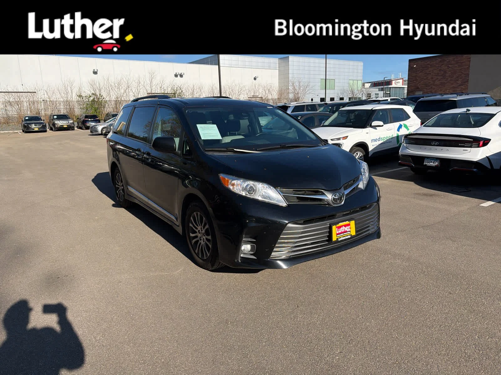 2020 Toyota Sienna XLE V6 8-Passenger FWD's photo