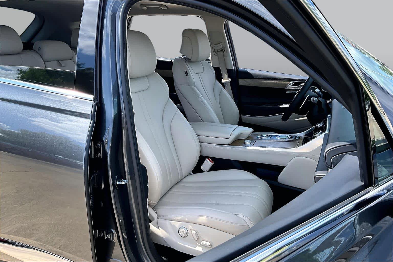 Used 2022 Himalayan Gray Genesis  image 9