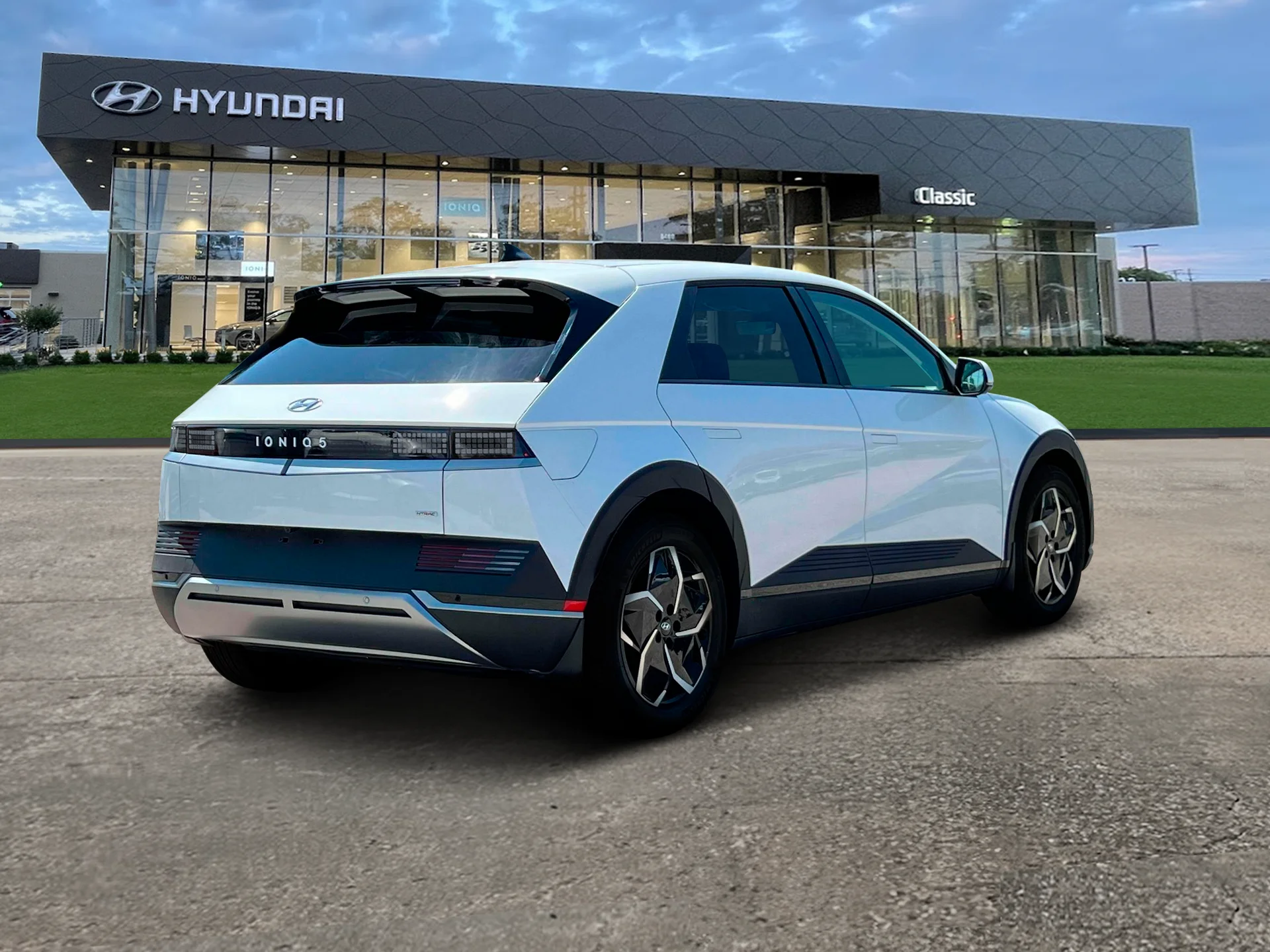 New 2024 Atlas White Hyundai SE image 7